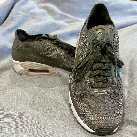 Nike Air Max 90 Ultra Flyknit 2 - Olive Green - Like New - Picture 2 of 4